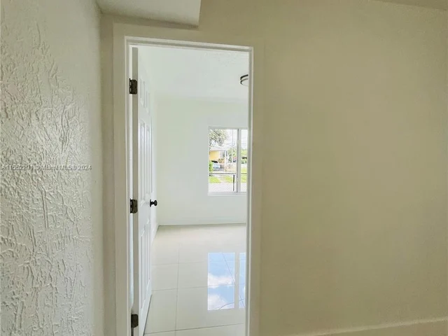 445 NE # 171, North Miami Beach FL 33162