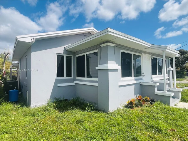 445 NE # 171, North Miami Beach FL 33162