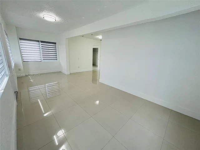 445 NE # 171, North Miami Beach FL 33162