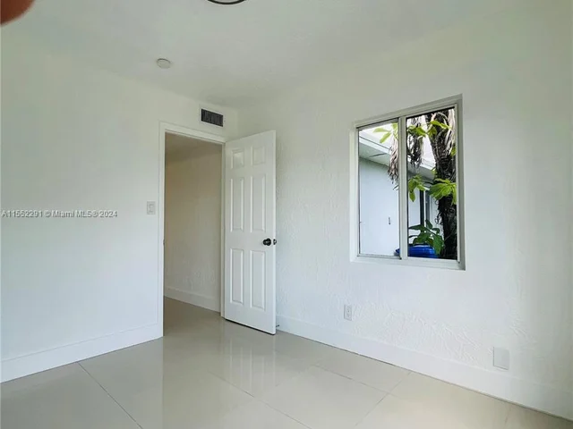 445 NE # 171, North Miami Beach FL 33162