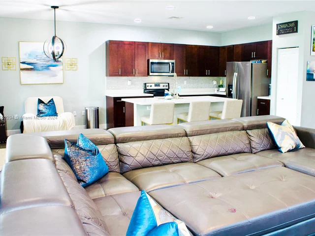 4919 NW 51st Ter, Tamarac FL 33319