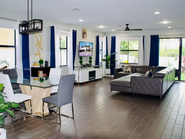 4919 NW 51st Ter, Tamarac FL 33319