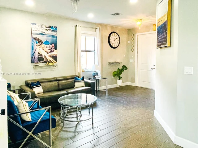 4919 NW 51st Ter, Tamarac FL 33319