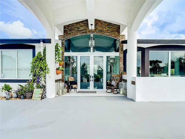 19870 SW 190th St, Miami FL 33187