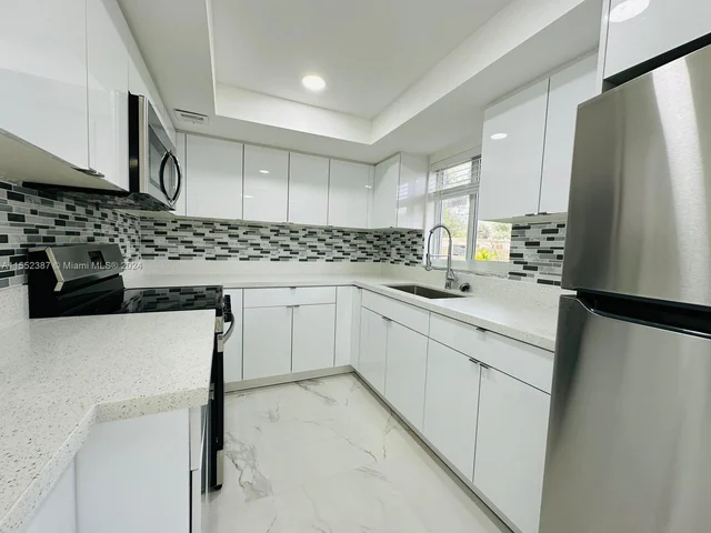 414 SE 14th St # 4, Fort Lauderdale FL 33316