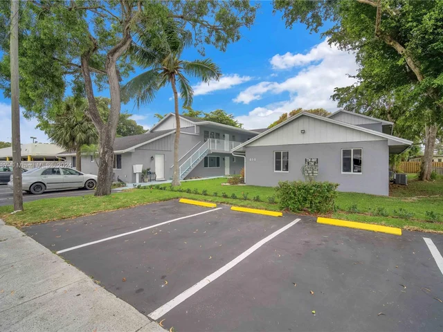 414 SE 14th St # 4, Fort Lauderdale FL 33316