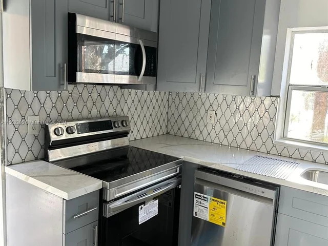 140 NW 86th Pl, Miami FL 33126