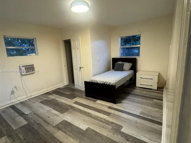 1030 NW 106th St, Miami FL 33150