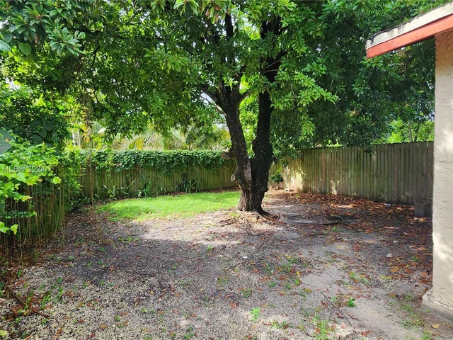 1030 NW 106th St, Miami FL 33150