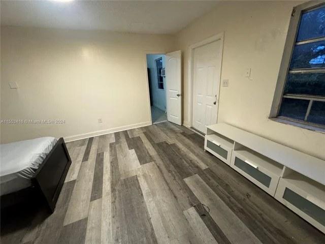 1030 NW 106th St, Miami FL 33150