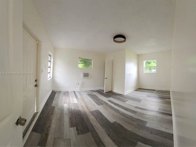 1030 NW 106th St, Miami FL 33150