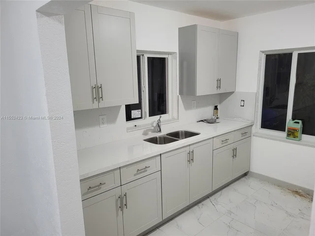 737 NW 41st St # 3, Miami FL 33127