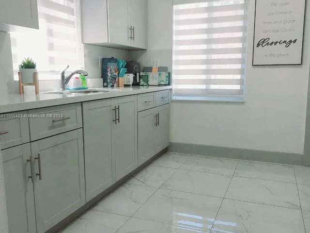 737 NW 41st St # 3, Miami FL 33127