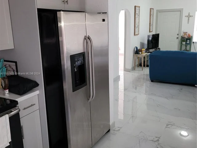 737 NW 41st St # 3, Miami FL 33127