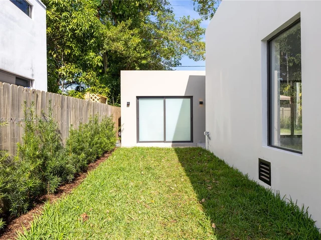 2453 SW 23rd St # 0, Miami FL 33145