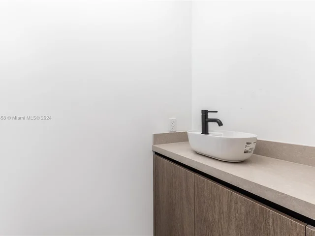 2453 SW 23rd St # 0, Miami FL 33145