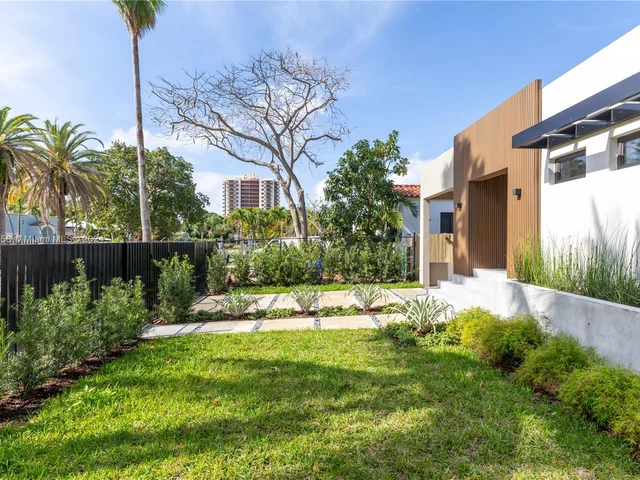 2453 SW 23rd St # 0, Miami FL 33145