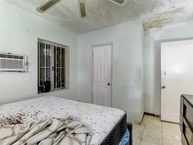 220 NW 145th St, Miami FL 33168