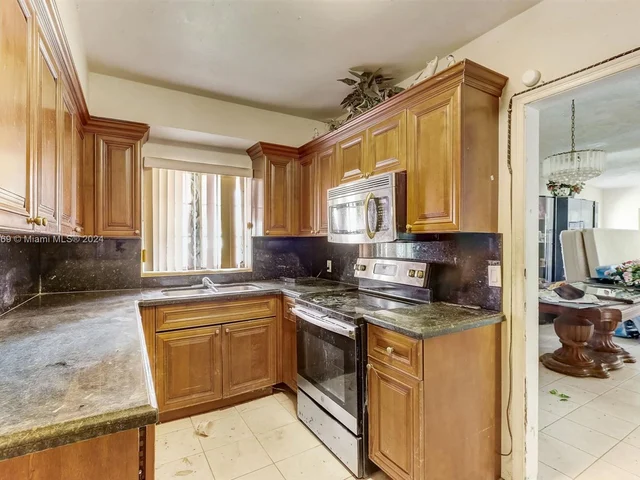 220 NW 145th St, Miami FL 33168