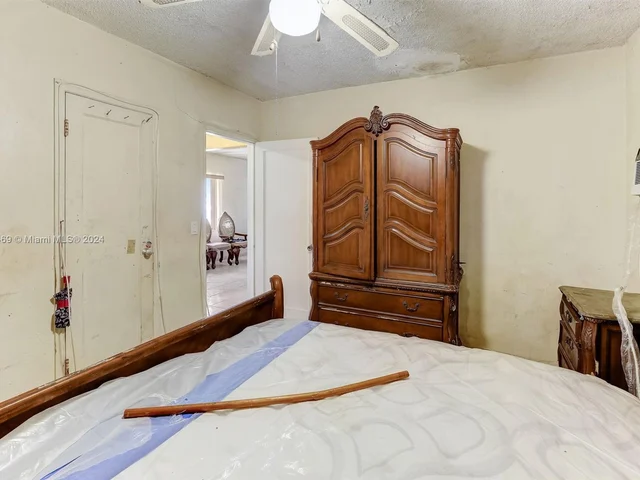 220 NW 145th St, Miami FL 33168