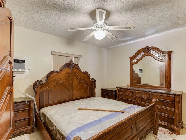 220 NW 145th St, Miami FL 33168