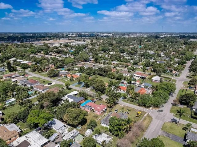 220 NW 145th St, Miami FL 33168