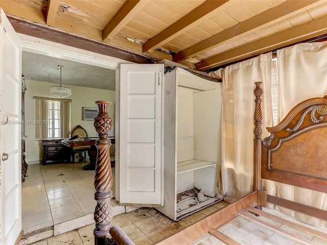 220 NW 145th St, Miami FL 33168