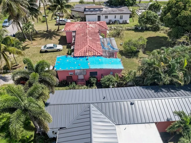 220 NW 145th St, Miami FL 33168