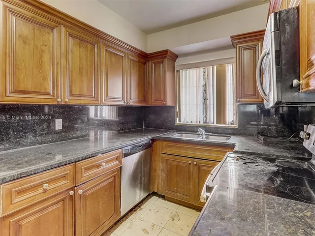 220 NW 145th St, Miami FL 33168