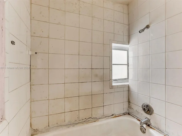 220 NW 145th St, Miami FL 33168