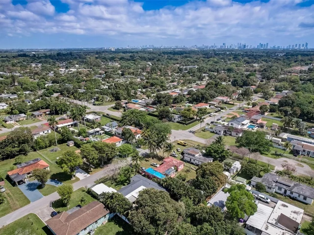 220 NW 145th St, Miami FL 33168