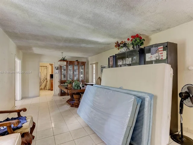 220 NW 145th St, Miami FL 33168