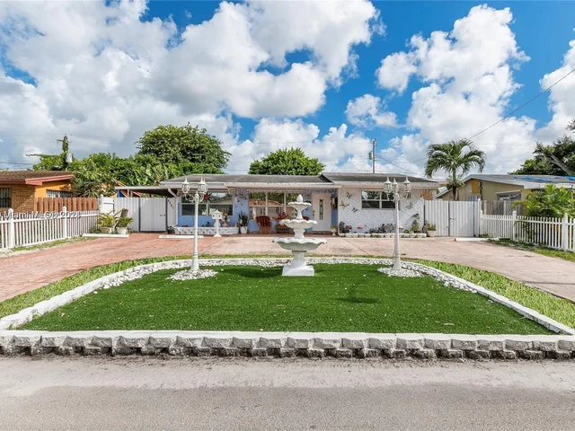 6501 Roosevelt St, Hollywood FL 33024