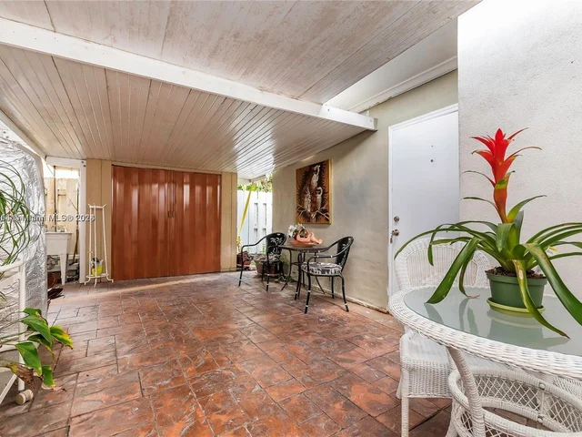 6501 Roosevelt St, Hollywood FL 33024