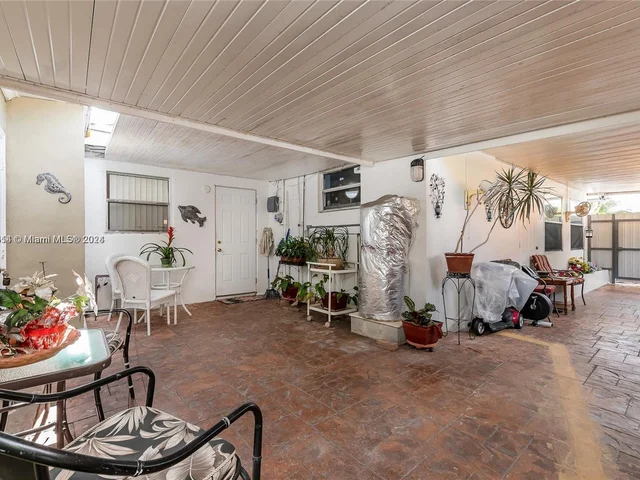 6501 Roosevelt St, Hollywood FL 33024