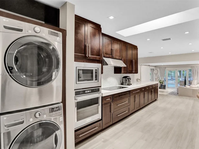 7910 Hawthorne Ave, Miami Beach FL 33141