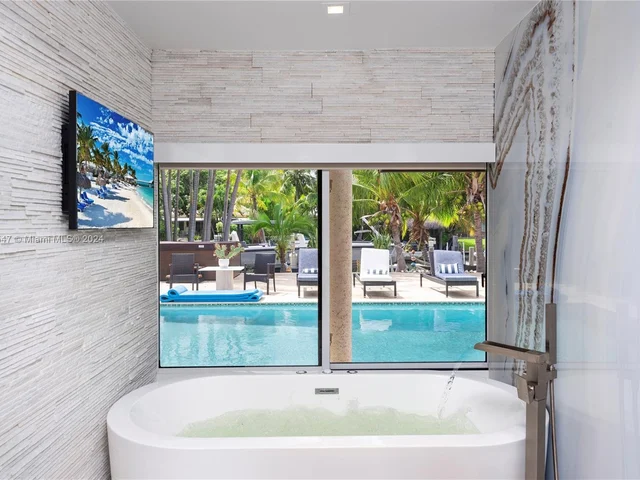 7910 Hawthorne Ave, Miami Beach FL 33141