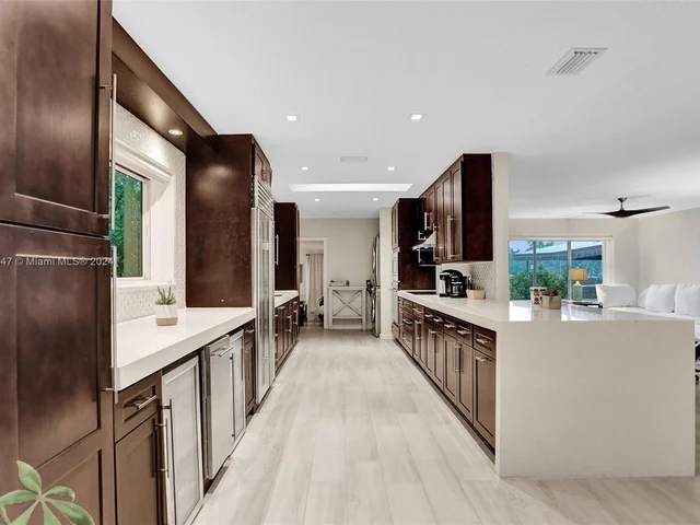 7910 Hawthorne Ave, Miami Beach FL 33141