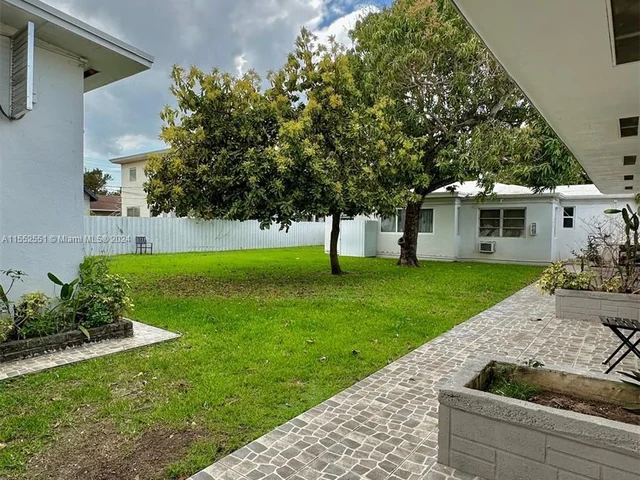 62 NE 78th St # 4, Miami FL 33138