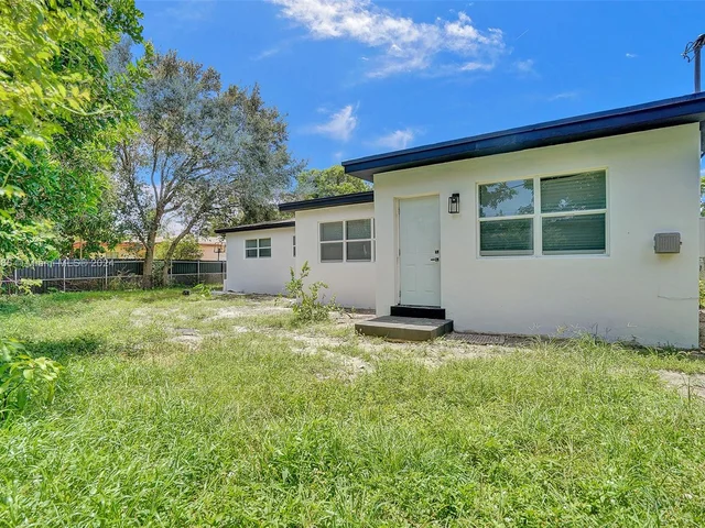 1041 NE 169th St, Miami FL 33162