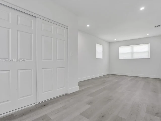 1041 NE 169th St, Miami FL 33162