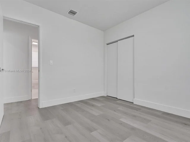 1041 NE 169th St, Miami FL 33162