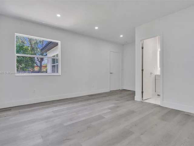 1041 NE 169th St, Miami FL 33162