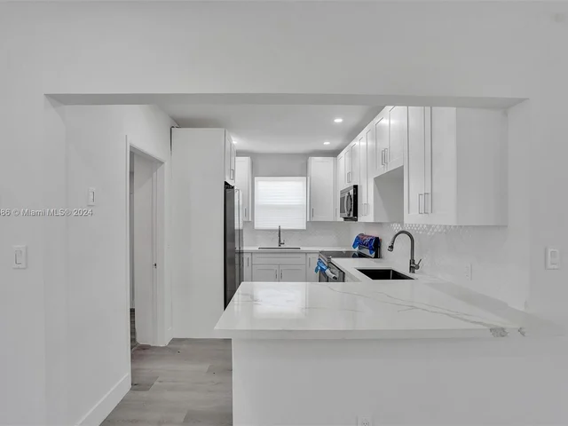 1041 NE 169th St, Miami FL 33162