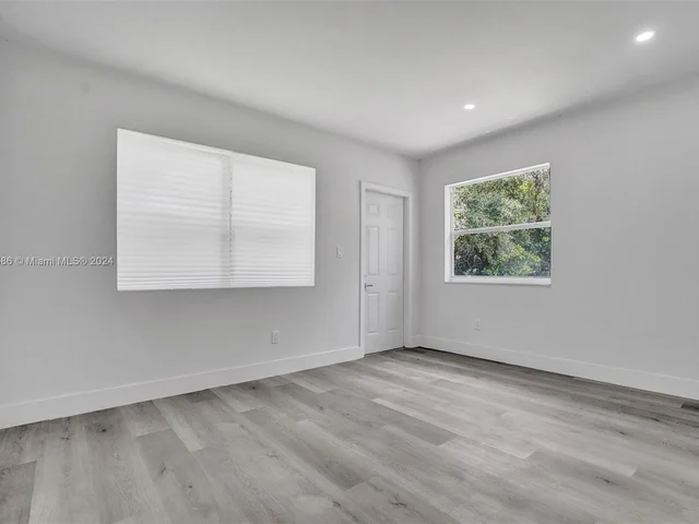 1041 NE 169th St, Miami FL 33162