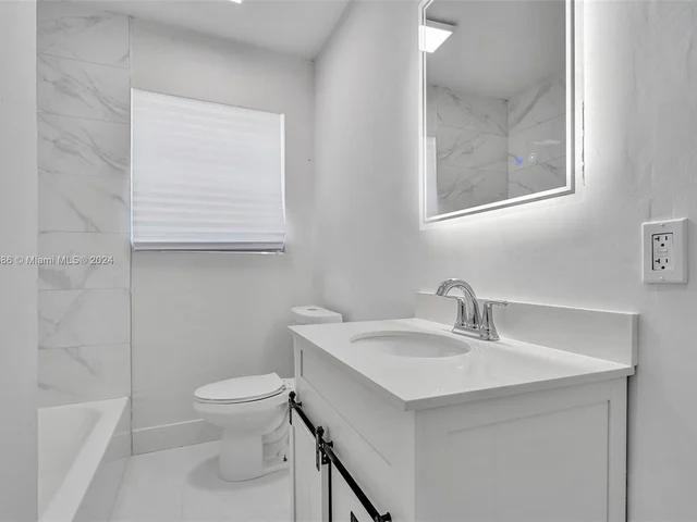 1041 NE 169th St, Miami FL 33162