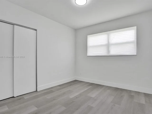 1041 NE 169th St, Miami FL 33162