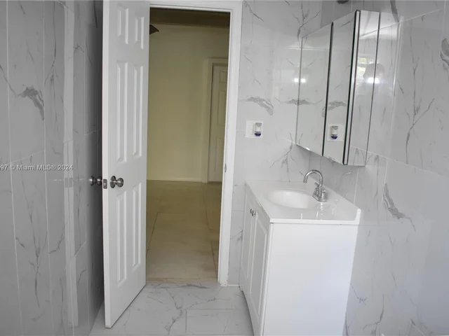 1777 MICHIGAN AV # 202, Miami Beach FL 33139
