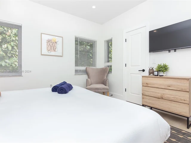 101 NW 47th St, Miami FL 33127