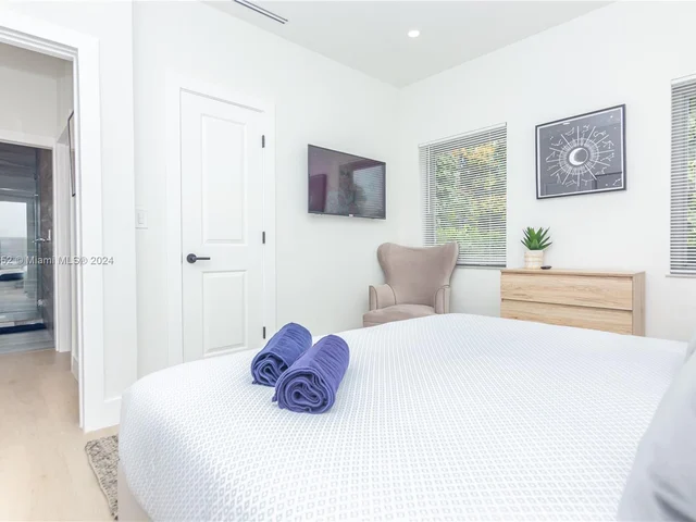 101 NW 47th St, Miami FL 33127